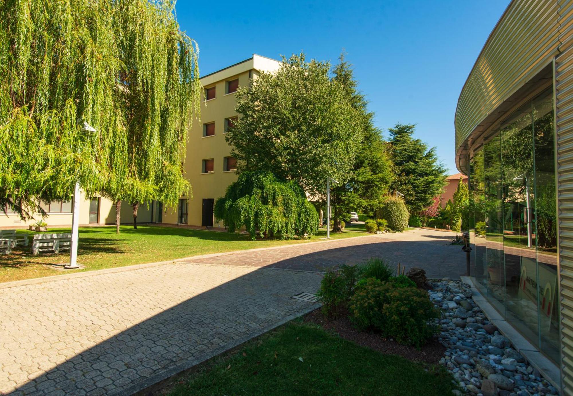 Hotel Castello Artemide Congressi Castel San Pietro Terme Ngoại thất bức ảnh
