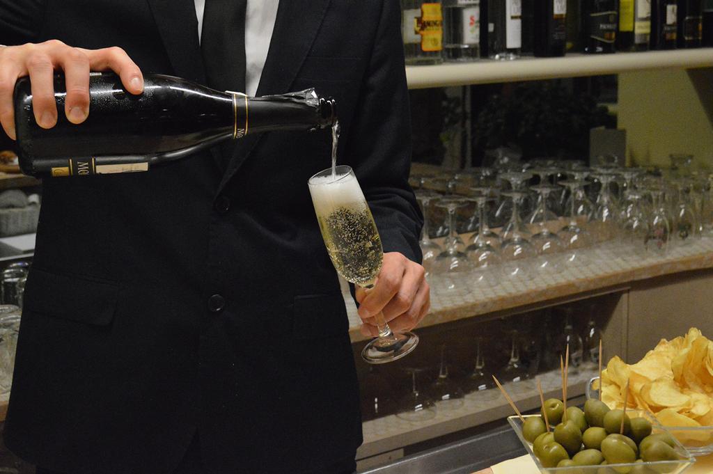 Hotel Castello Artemide Congressi Castel San Pietro Terme Ngoại thất bức ảnh